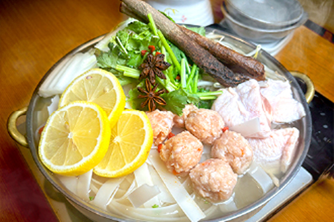 鶏とフォー入りベトナム風鍋